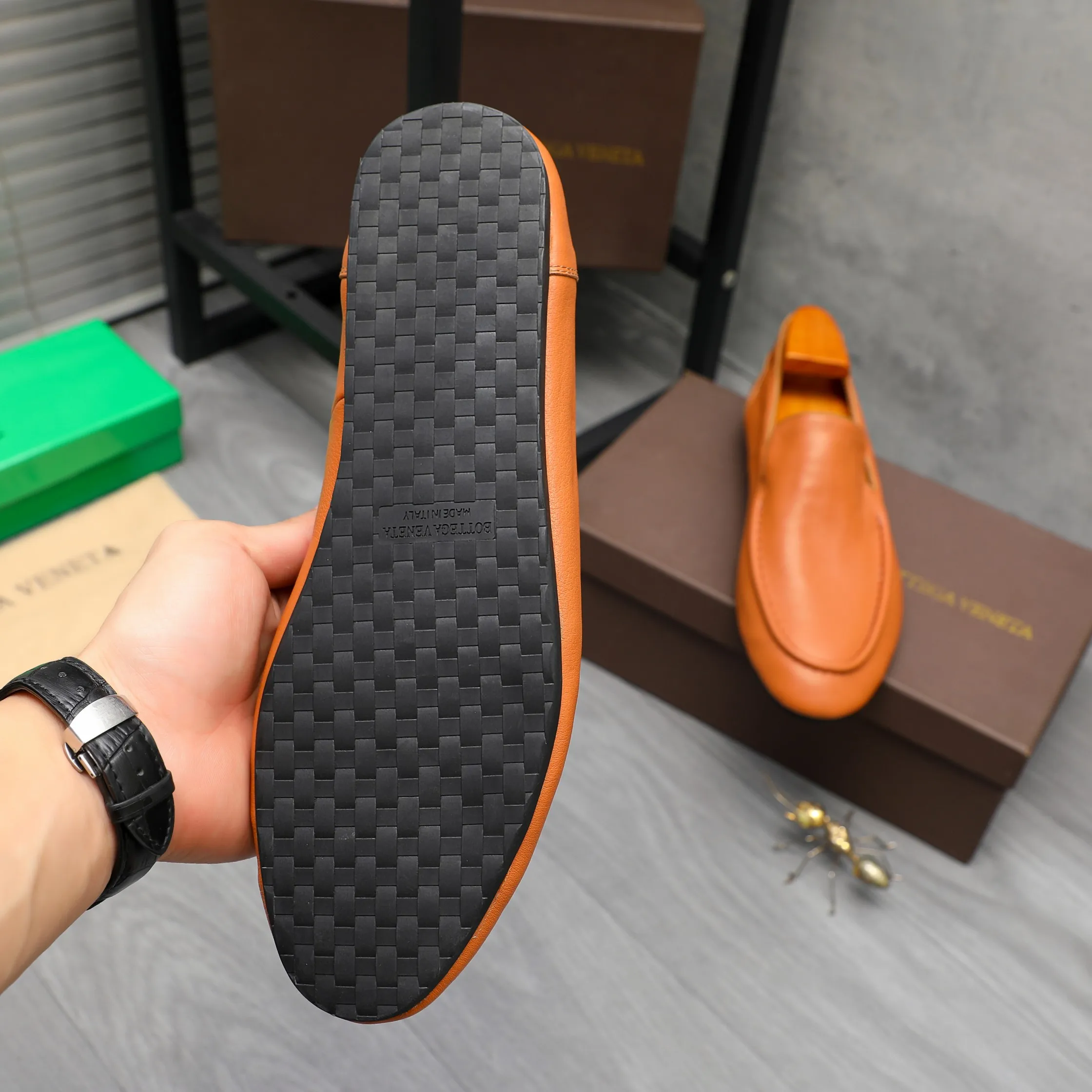 Men's shoes 💰460 Product trademark: BV "Bottega Veneta" soft leather slip-on men's shoes Regular size: 39-45 Product materials: Selected high-quality cowhide upper, cowhide lining, original outsole